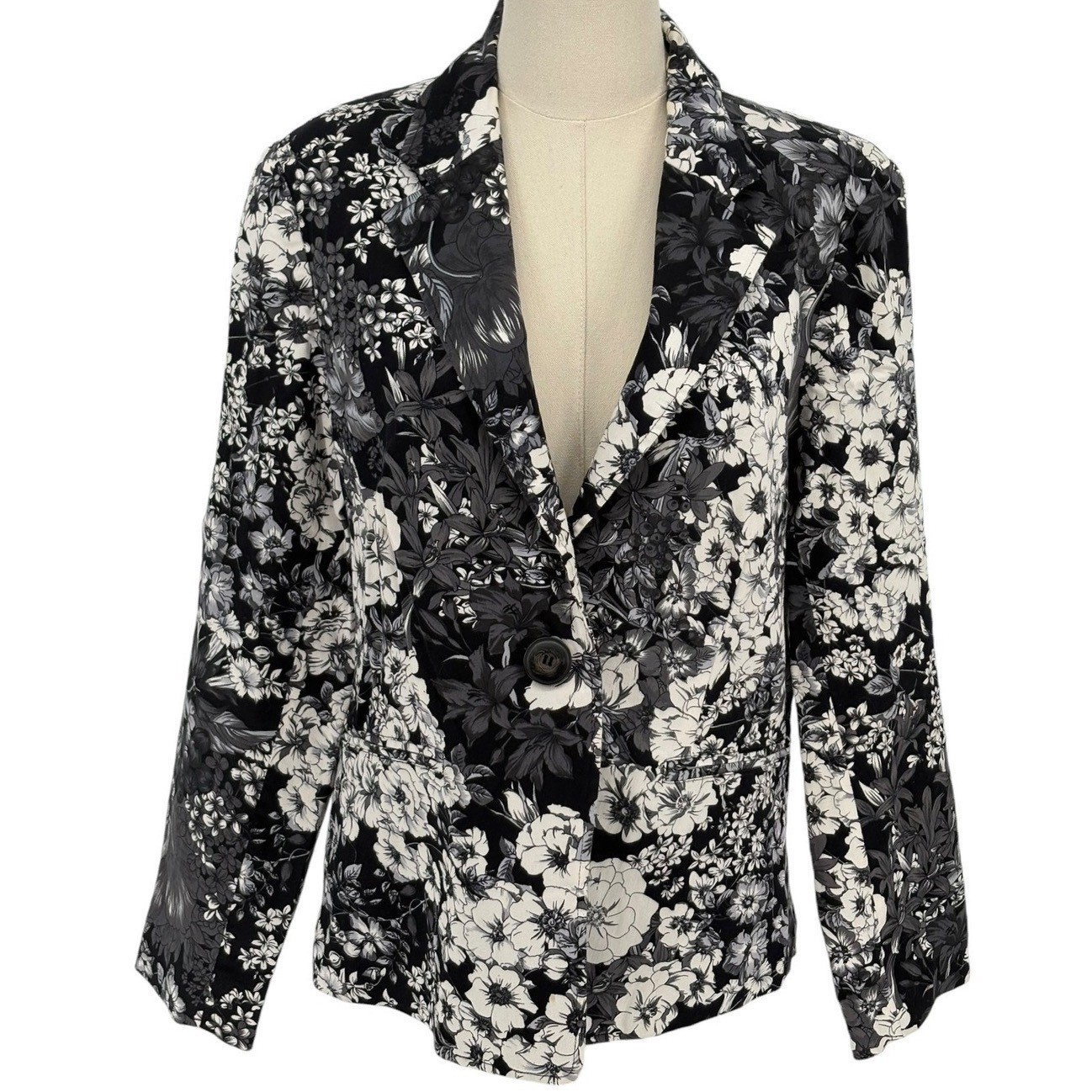 Chico's Blazer Black White Floral Print Single Button Stretch Size 1