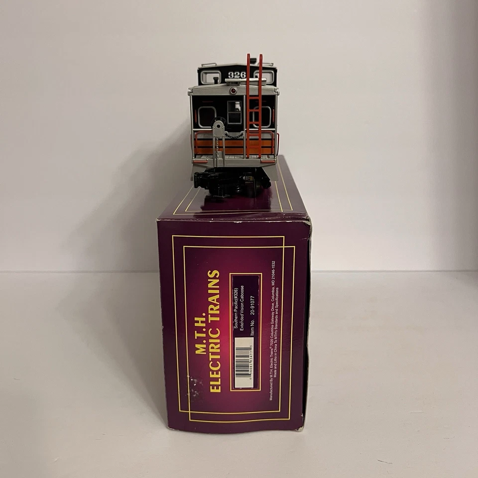 MTH PREMIER Southern Pacific #326 Extended Vision Caboose 20-91077 In Box - Image 3 of 4