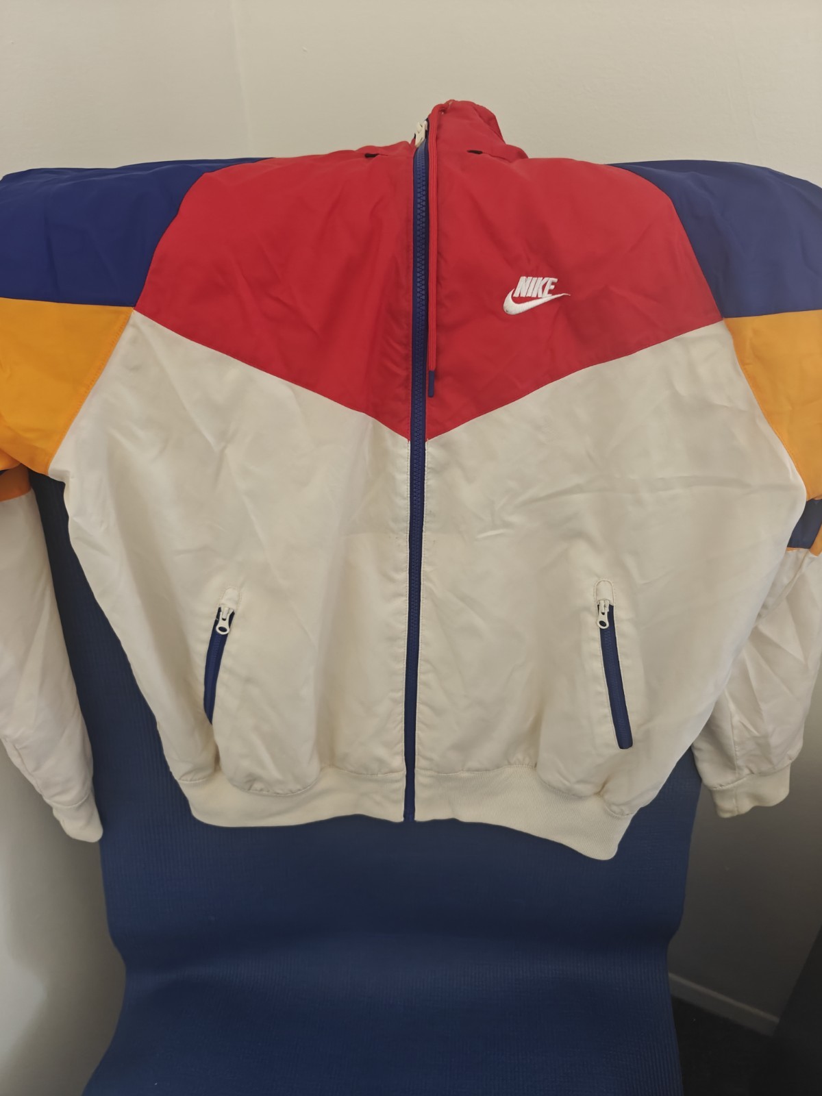 Nike Windrunner Jacket Size Medium - image 2