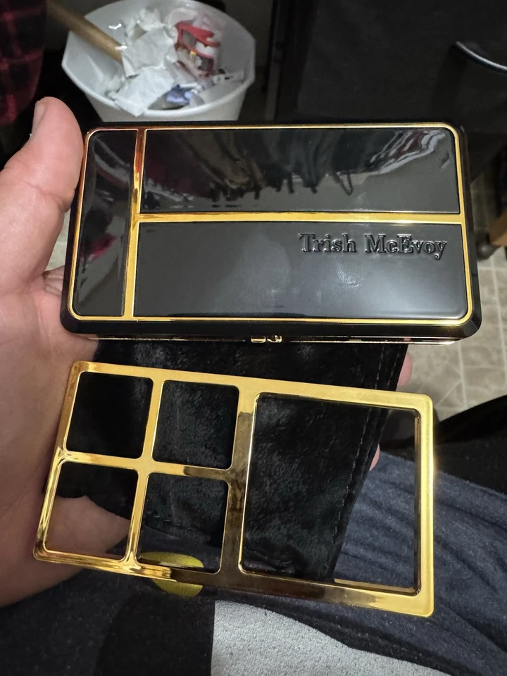 Armario de maquillaje Trish McEvoy Deluxe recargable compacto 2 Foto 2 de 4