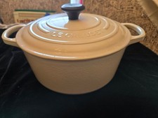 Le Creuset Signature Round Stew Pot Cast Iron...