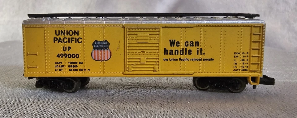Model Power N Scale Union Pacific Box Car UP 499000 metal wheels - Image 2 of 4