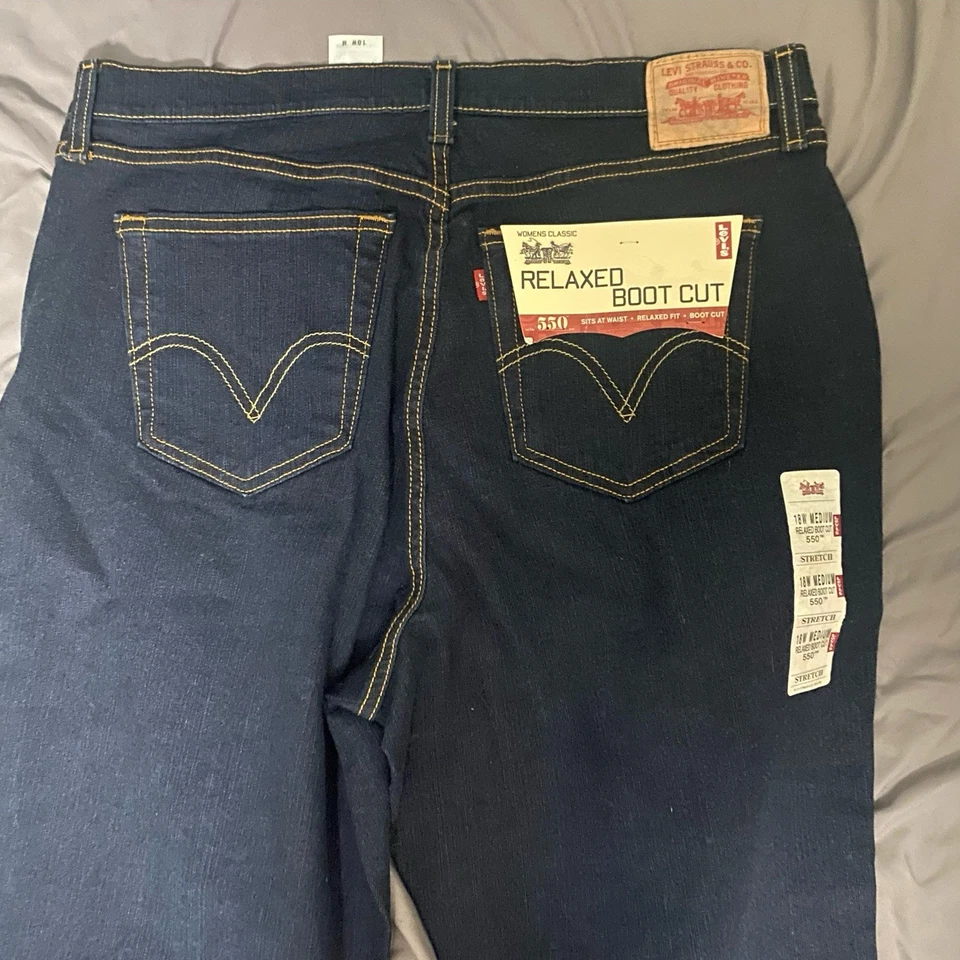 Levi’s Relaxed Boot Cut-550 Sits At Waist- Women’s 18W- Medium NWT Free Shipping - Image 3 of 4