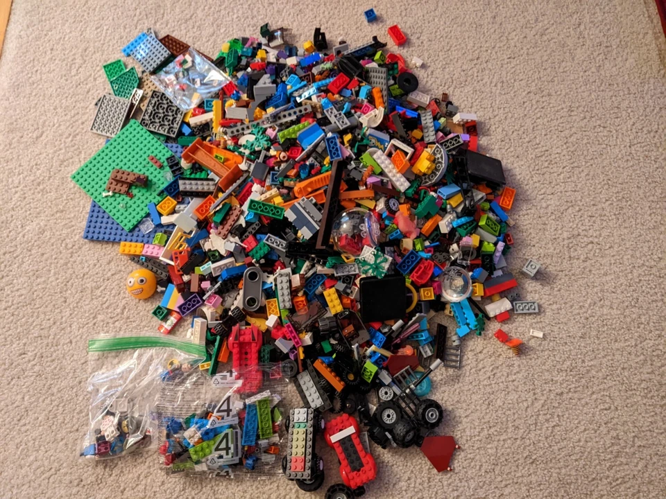 8,5 lb de piezas aleatorias LEGO, placas base, ruedas, figuras. Lote suelto a granel. Foto 2 de 4