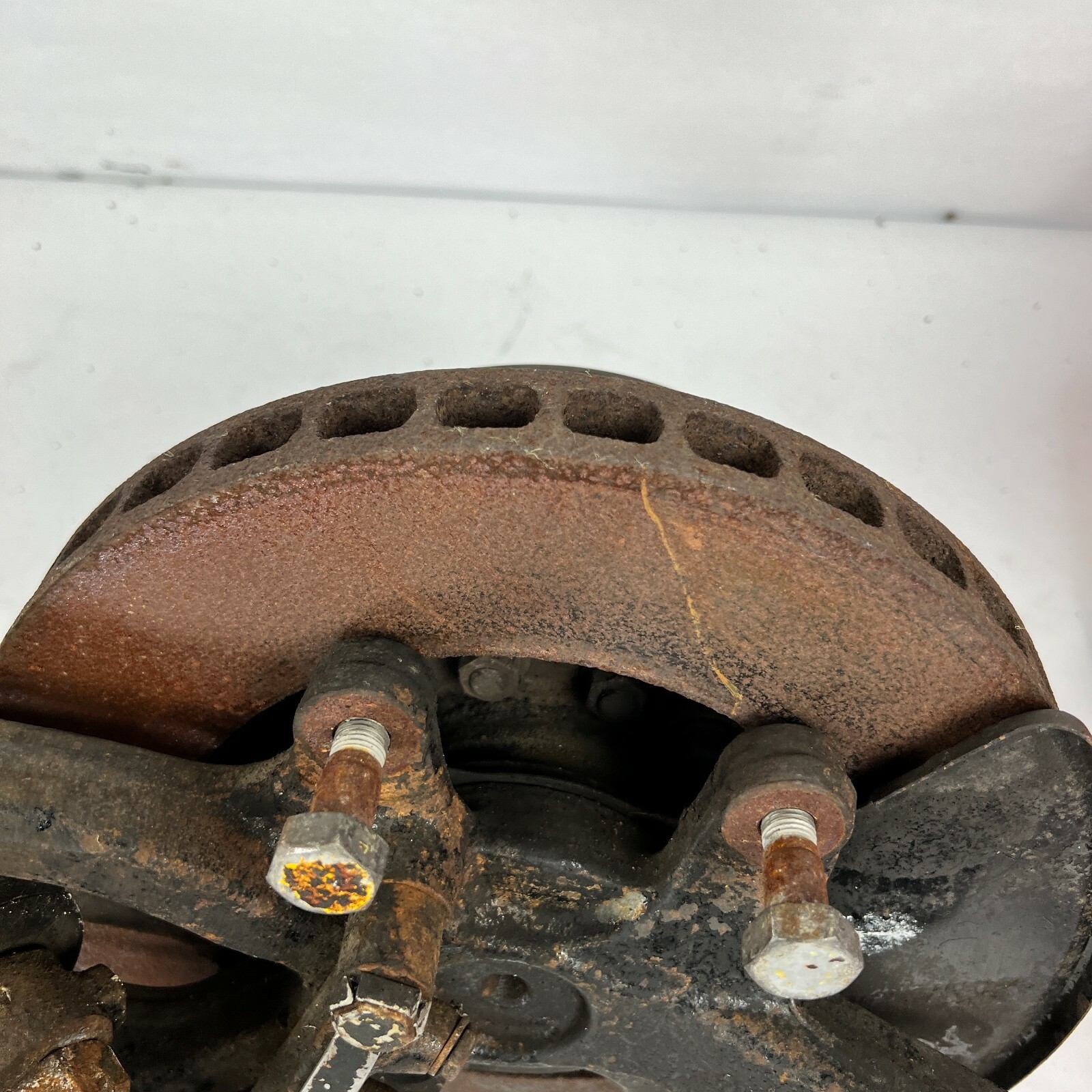 1984 - 1991 Bentley Eight 8 Front Left Spindle Knuckle Wheel Hub Rotor Axle Stub