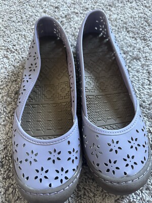 New without Box Beautiful Muk Luks light Purple Leather Flat shoes, size US 9M