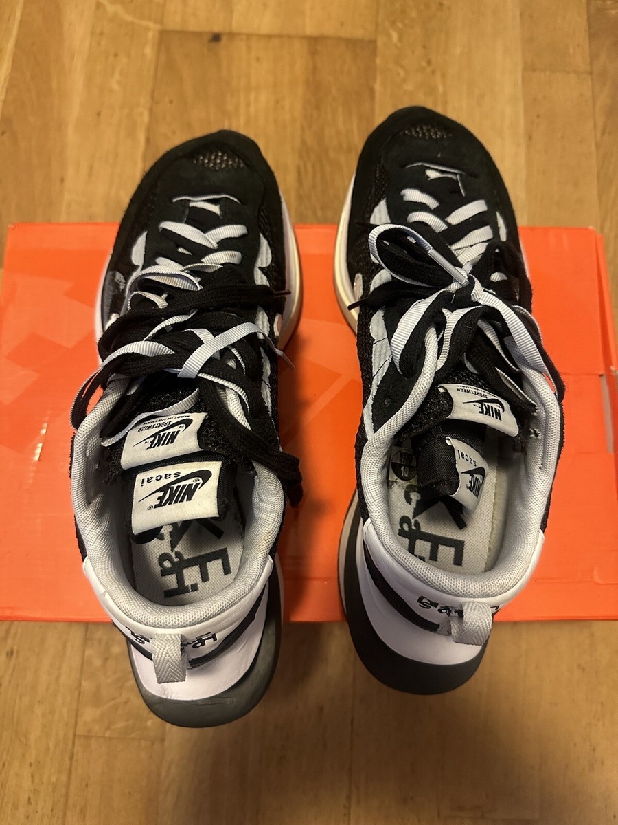100% Authentic Men Nike VaporWaffle x Sacai Black White Size 100% Authentic Men Nike VaporWaffle x Sacai Black White Size