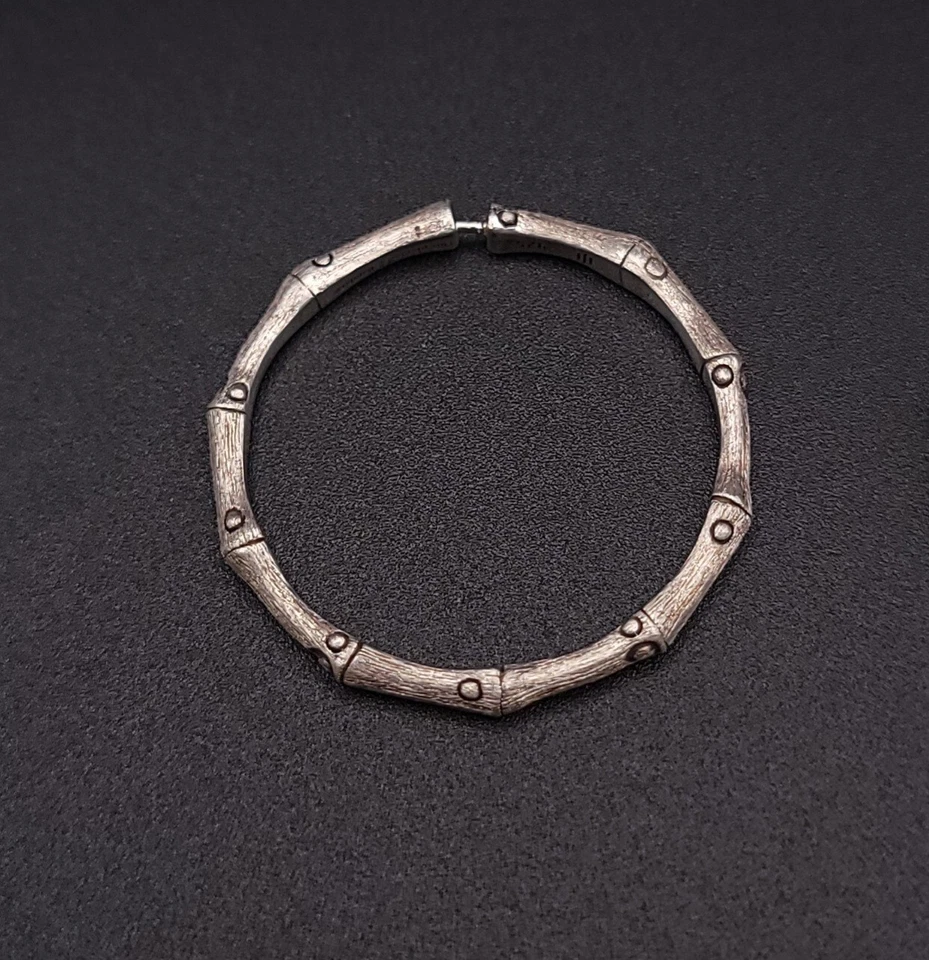 Pendientes de aro de bambú satinado de plata de ley John Hardy de 1,25" Foto 3 de 4