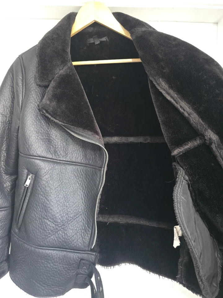 Chaqueta de aviador Missguided negra de piel de oveja sintética talla 6 Foto 3 de 4