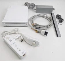 White Nintendo Wii RVL-001 GameCube Compatible w/ 1 Controller, Sensor, AV Cable