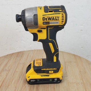 Dewalt Brushless Cordless Impact Driver 1/4" DCF787 20v Battery DCB203