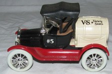 Ertl Replica 1918 Ford Model T Runabout 5 Locking Coin Bank