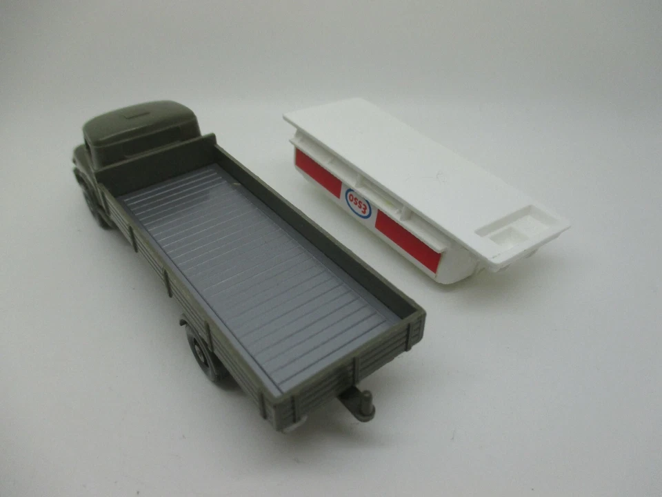 WIKING: Man Camion Cisterna " Esso ",Hellolivgrün,Acida Hb Nr.940/1G (Schub113) - Immagine 2 di 3