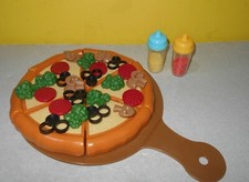 Toy R Us Pretend Play Food Cutting Kitchen Pizza Removable Ingredients on Board
