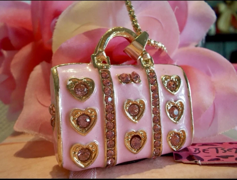 COLLAR CADENA COLGANTE CON INCRUSTACIONES DE CRISTAL ROSA Y ESMALTE BETSEY JOHNSON ENCANTADOR Foto 4 de 4