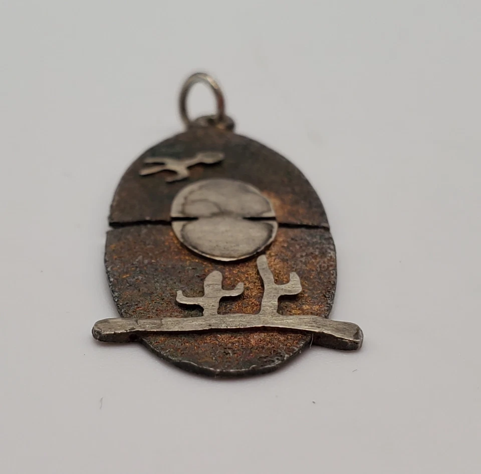 Pingente de prata vintage Kevin N Anna deserto cacto cometa lua pátina arco-íris - Imagem 3 de 4