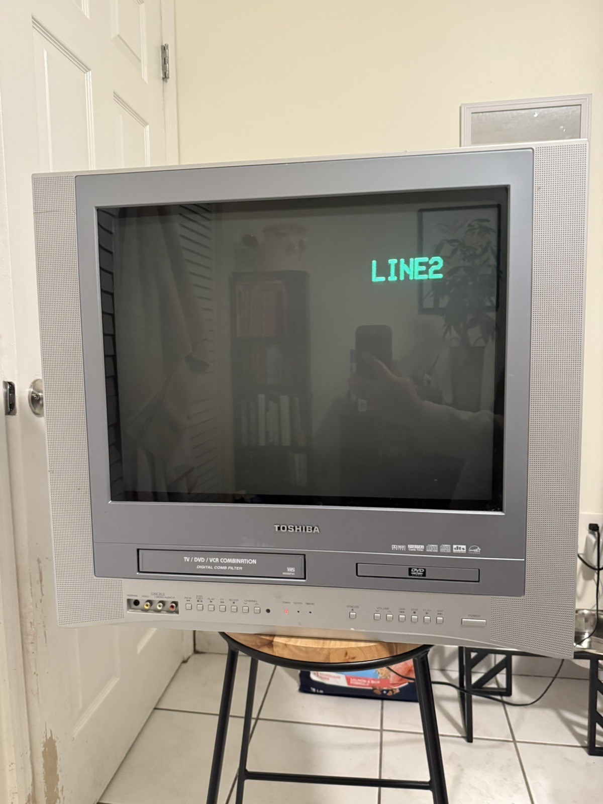 TOSHIBA 20" Flat CRT TV DVD VCR VHS Combo Retro Gaming MW20F