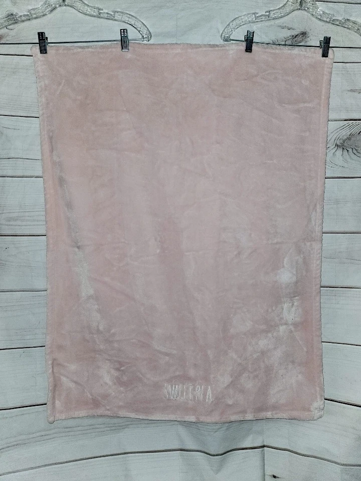 Manta de bebé Rae Dunn rosa dulce guisante Minky felpa suave Foto 4 de 4