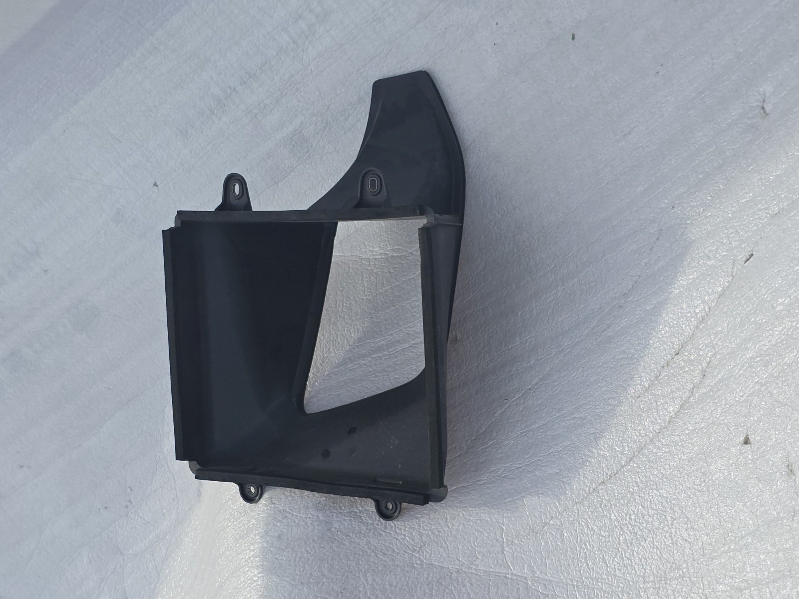 2017-2020 MASERATI LEVANTE 3.0L LEFT DRIVER FRONT INTERCOOLER INTAKE DUCT OEM