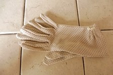 NOS Vintage UNBRANDED Women  s BEIGE DRESS Gloves Size A -6/7 - SMALL
