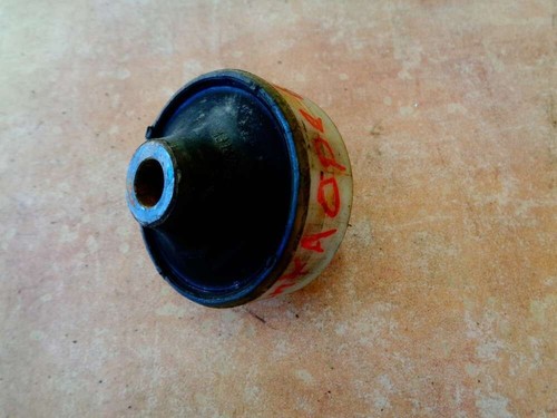 Opel Corsa D Lager für Querlenker 13167940