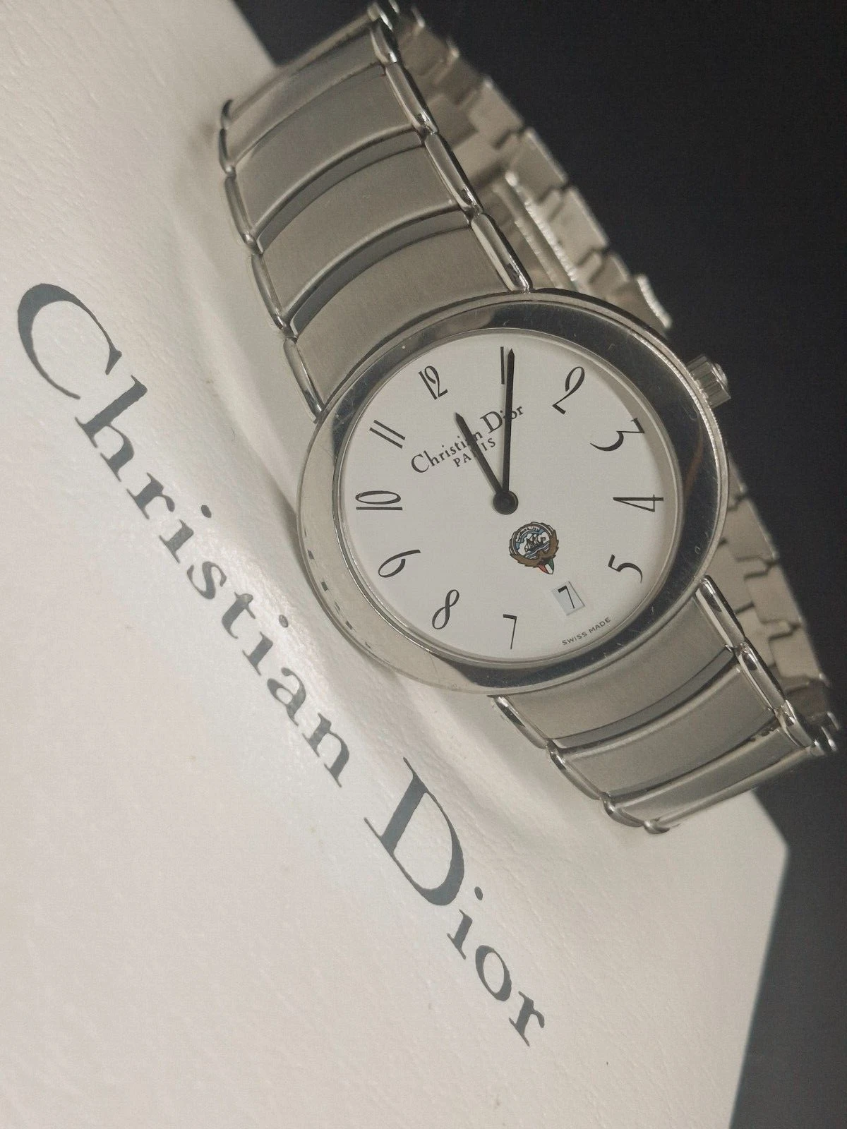 Vous ne le trouverez pas n'importe où CHRISTIAN DIOR emblème du KOWEÏT   série complète vintage 2001
