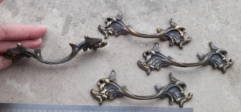 4 ANCIENNES POIGNÉES DE MEUBLE, BRONZE ou LAITON, ART NOUVEAU? L=10,5 cm N°17A - Photo 4/4