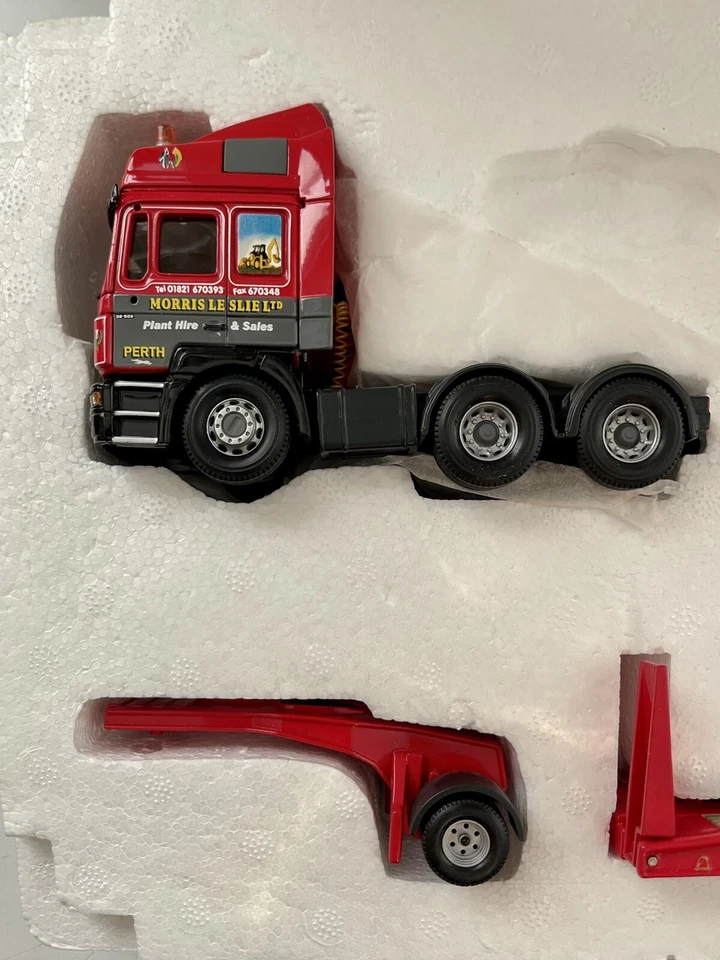 CORGI MORRIS LESLIE LTD, MAN WITH 5 AXLE KING TRAILER. - Image 3 of 4