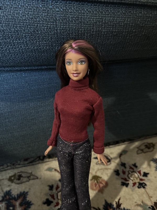 Barbie Fashion Fever Dressed Doll Teresa Green Eyes Dark Hair W Pink Streaks
