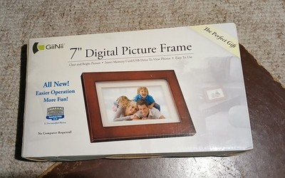 7 Inch Digital Photo Frame by GiiNii Brown Wood Frame GP-7AWP-1 New in Box