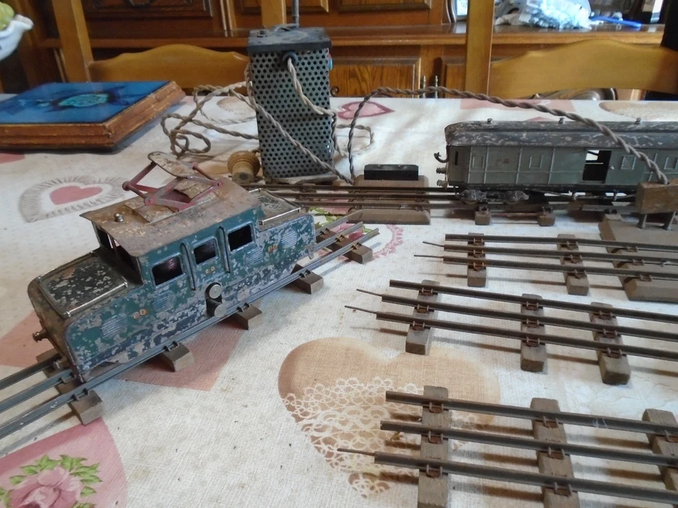 train  rails transfo loco pour pieces  marque LR louis roussy 1927/37 - Immagine 2 di 4