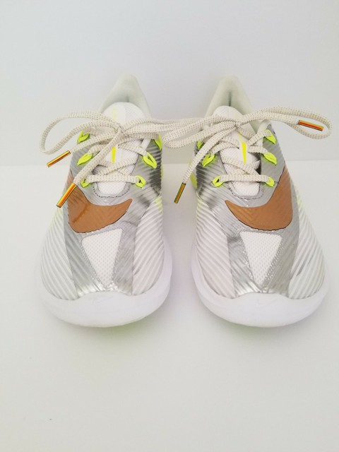 gold nike shoes for kids