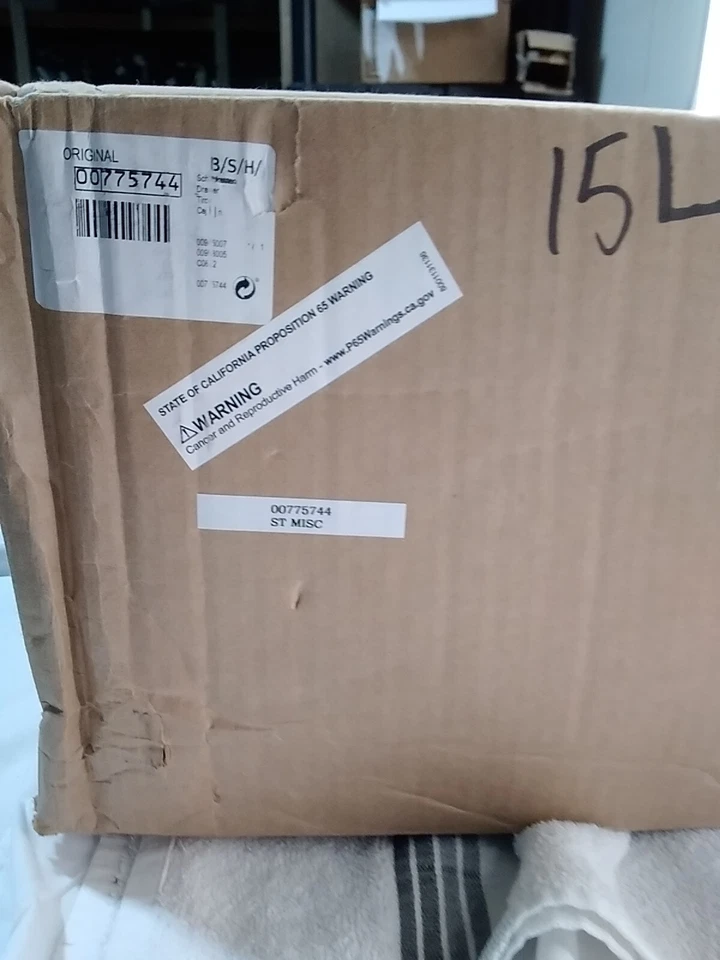 Conjunto de cajón de cocina Bosch N.º de parte: 00775744 Foto 2 de 4