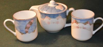 SMALL TEAPOT WITH 2 CUPS - Kitty Cat Pattern - Cute