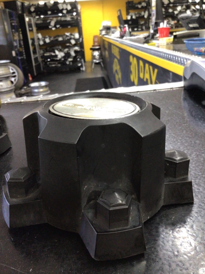 1986-1993 GMC S15/ Pick up/Jimmy / S10/ Blazer Black Center Caps OEM 14035565 - Image 4 of 4