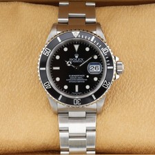 Rolex Submariner Date  16610 Black 40mm Excellent 2000 Box and Papers