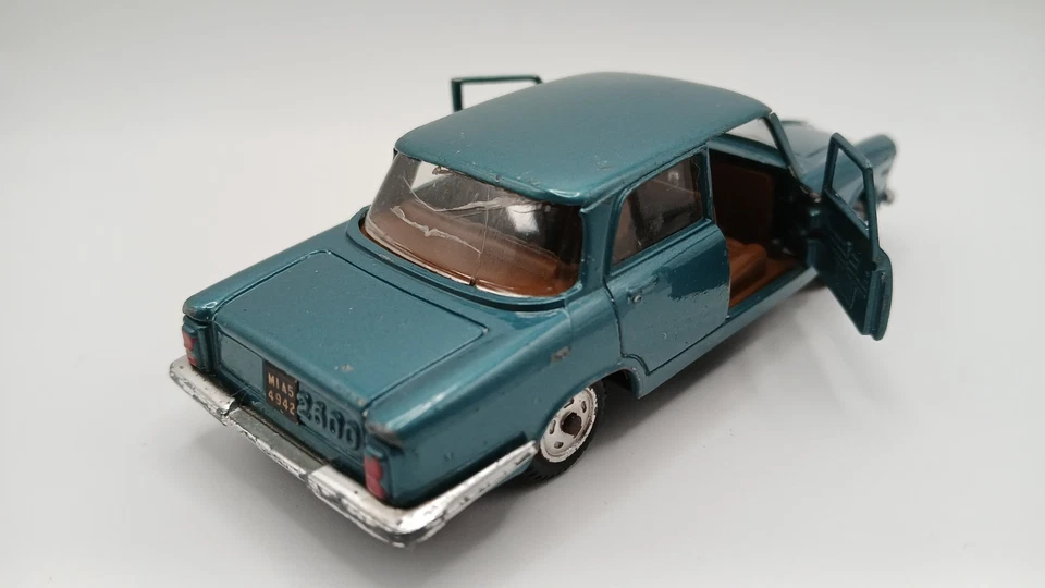 Mebetoys A4 ALFA ROMEO 2600 - Immagine 2 di 4