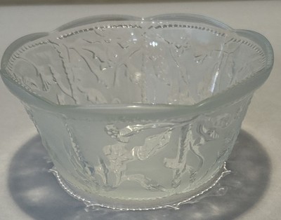 CRYSTAL CLEAR & FROSTED ACANTHUS & VINES BOWL KIG INDONESIA 5 1/2'' x 2 1/2'' EUC