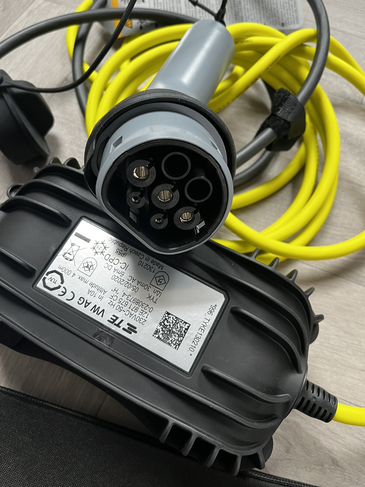 VW Volkswagen Electric Car charger TYPE 2 EV Vehicle Home Charging