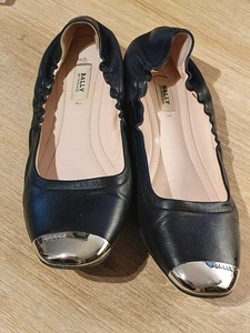 bally ballet flats