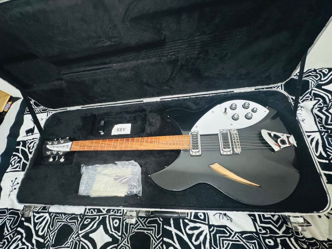 Electric Guitar Rickenbacker 330 2009 Jetglo Semi Hollow 09-20477 with Hard Case