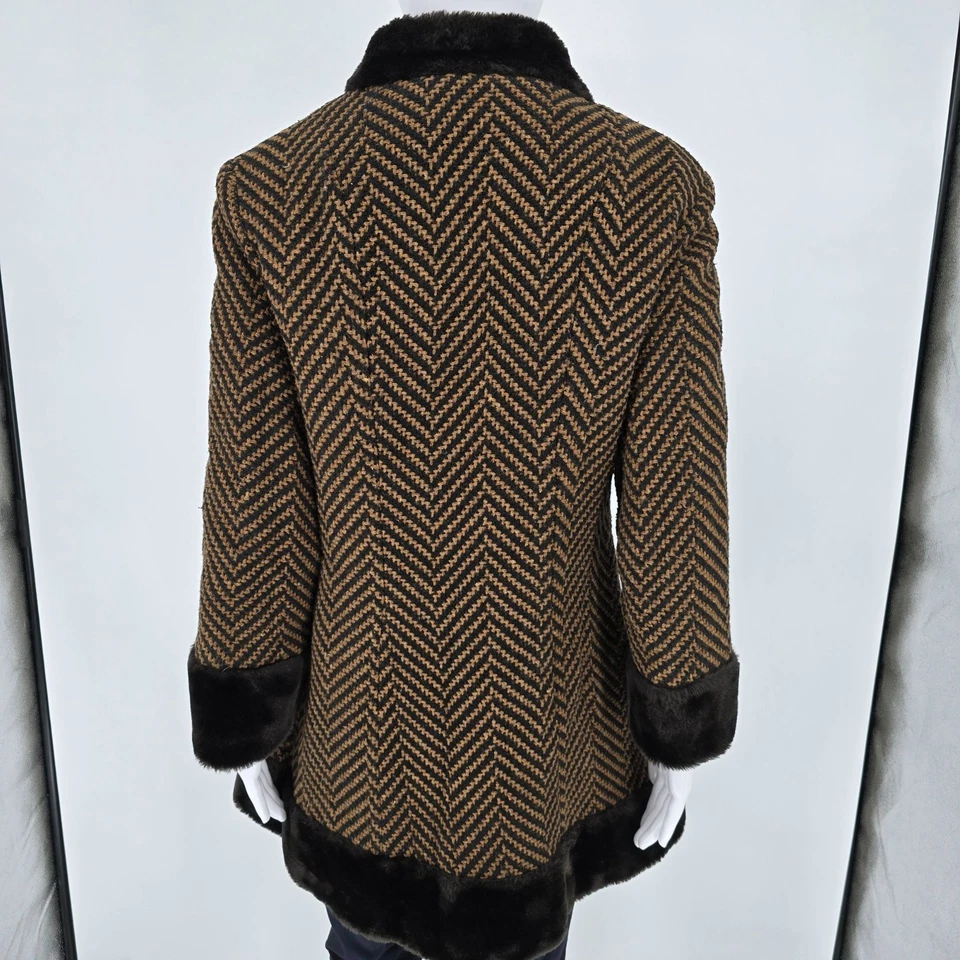 Vintage 1960s Unbranded Women's Chevron Tweed Fit & Flare Faux Fur Trim Coat (S) - Image 2 of 4