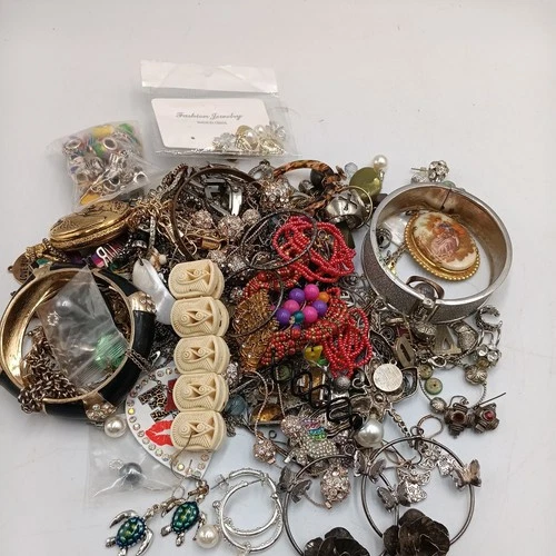 2 LB Mixed LOT Of New And Used Costume Jewelry Vintage to Modern Wearable 88