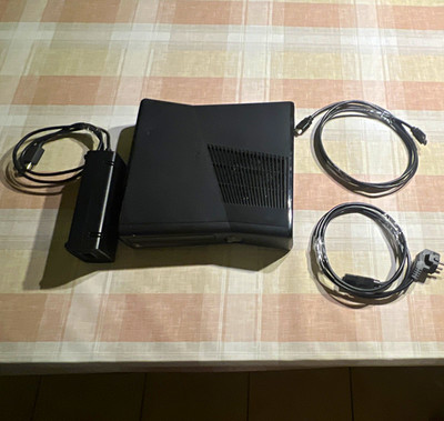 Microsoft Xbox 360 S Slim 250 GB Schwarz Wi Fi  | getestet | Zustand sehr Gut 