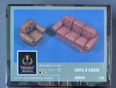 Trophy 20044 Sofa & Chair 1:35 Scale Model 1/35 Verlinden Productions
