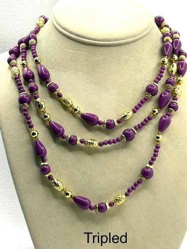 VETEMENTS Collana lunga con perline acriliche tono viola prugna e oro