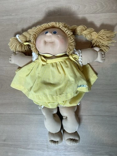 Cabbage Patch Kids Girl Pigtails blue Eyes Yellow Dress VINTAGE