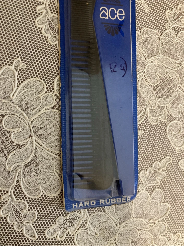 Peine de bolsillo de goma dura As genuino vintage nuevo de colección 7” negro #88 sellado EE. UU. NUEVO Foto 3 de 4