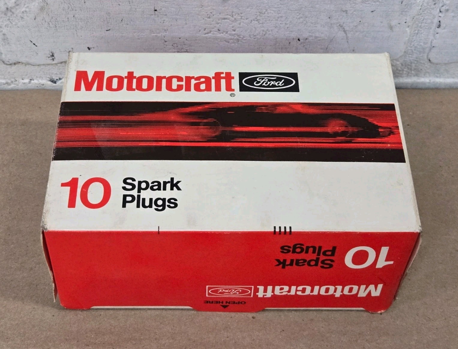 NOS Motorcraft Spark Plugs 10-pk Part # BF82 -- Fits 1960-70 Ford 6cyl Engine 