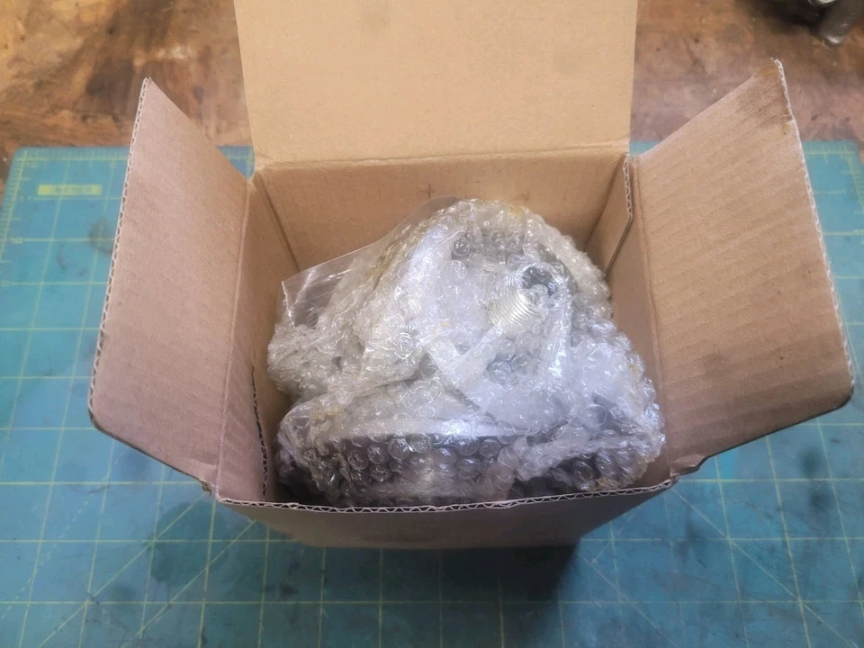 Nuevo adaptador de filtro de aceite giratorio para Triumph TR6 y GT6 TR250 TT1286 Foto 3 de 3